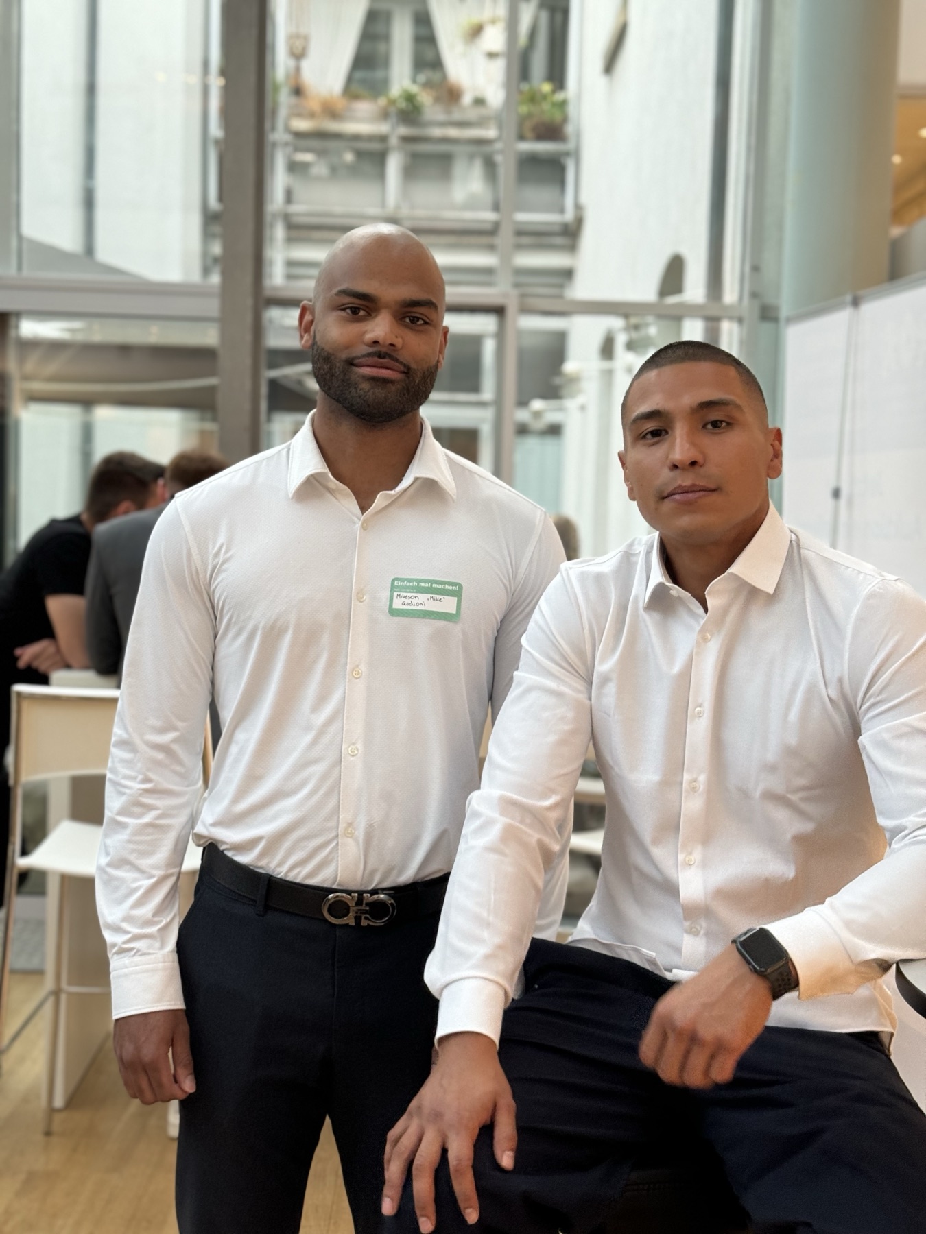 Zwei Next-Finanz-Gründer auf einem Partner-Event